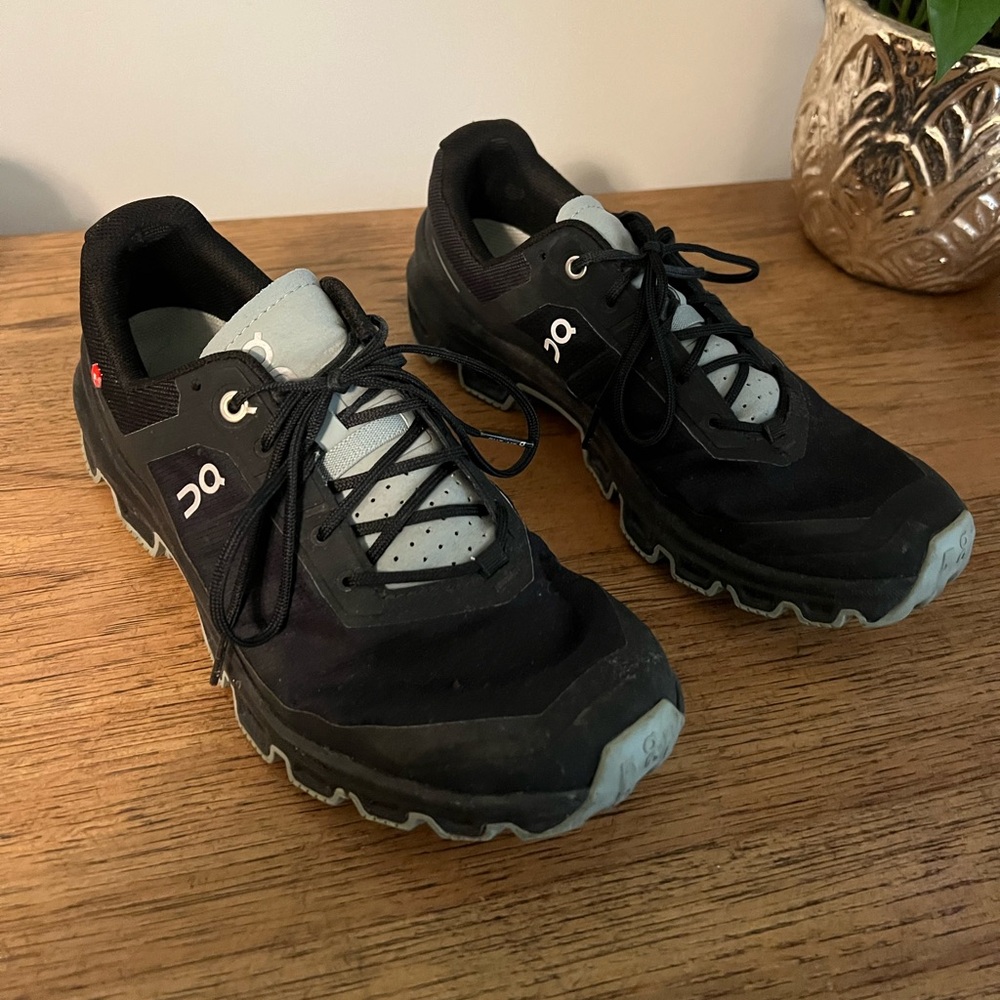 On Cloud running women’s cloudventure size 7.5